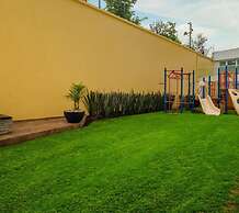 2BR Apartment With Jacuzzi - Pool - City Skyline