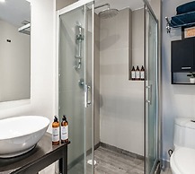 2BR Apartment With Jacuzzi - Pool - City Skyline