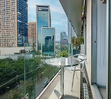 2BR Apartment With Jacuzzi - Pool - City Skyline