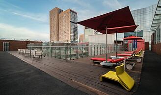2BR Apartment With Jacuzzi - Pool - City Skyline