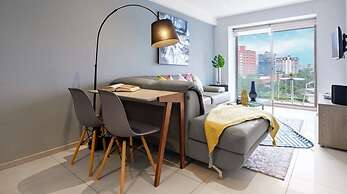 2BR Apartment With Jacuzzi - Pool - City Skyline