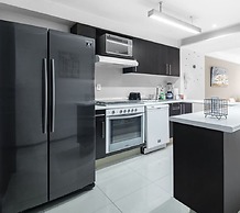 2BR Apartment With Jacuzzi - Pool - City Skyline