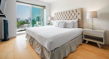 2BR Apartment With Jacuzzi - Pool - City Skyline