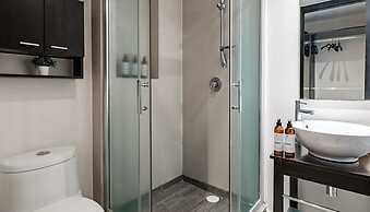 2BR Apartment With Jacuzzi - Pool - City Skyline