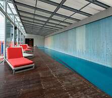 2BR Apartment With Jacuzzi - Pool - City Skyline
