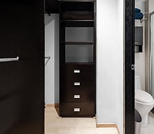 2BR Apartment With Jacuzzi - Pool - City Skyline