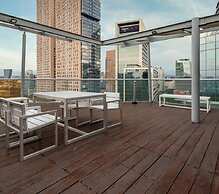 2BR Apartment With Jacuzzi - Pool - City Skyline