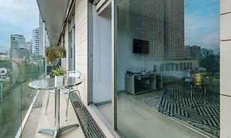 2BR Apartment With Jacuzzi - Pool - City Skyline