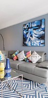 2BR Apartment With Jacuzzi - Pool - City Skyline