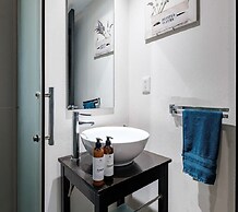 2BR Apartment With Jacuzzi - Pool - City Skyline