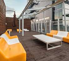 2BR Apartment With Jacuzzi - Pool - City Skyline