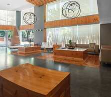 2BR Apartment With Jacuzzi - Pool - City Skyline