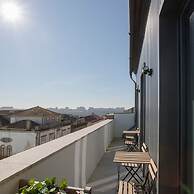 Liiiving in Porto Downtown Riverside Balcony