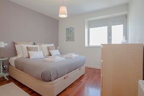 Liiiving in Porto Bright Light Apartment