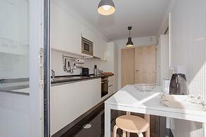 Liiiving in Porto Bright Light Apartment