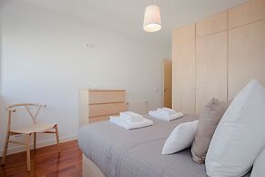Liiiving in Porto Bright Light Apartment