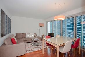 Liiiving in Porto Bright Light Apartment