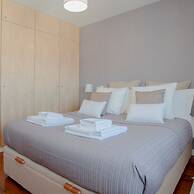 Liiiving in Porto Bright Light Apartment