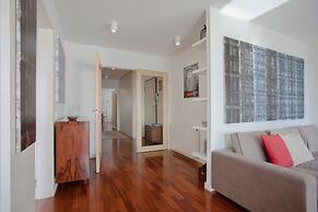 Liiiving in Porto Bright Light Apartment