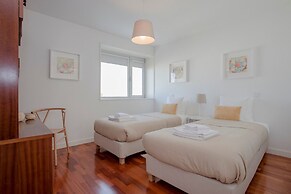 Liiiving in Porto Bright Light Apartment