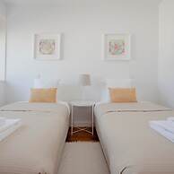 Liiiving in Porto Bright Light Apartment