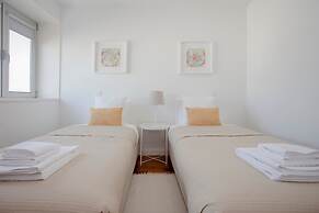 Liiiving in Porto Bright Light Apartment
