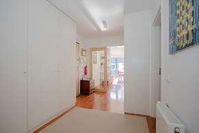 Liiiving in Porto Bright Light Apartment
