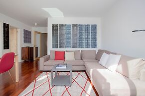 Liiiving in Porto Bright Light Apartment