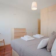 Liiiving in Porto Bright Light Apartment