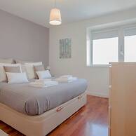 Liiiving in Porto Bright Light Apartment