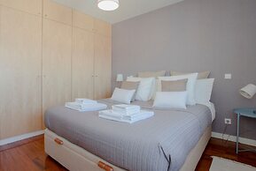 Liiiving in Porto Bright Light Apartment
