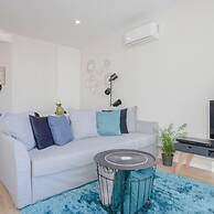 Liiiving in Porto Bright Light Studio