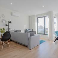 Liiiving in Porto Bright Light Studio