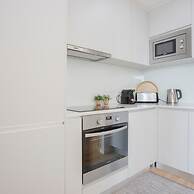 Liiiving in Porto Bright Light Studio