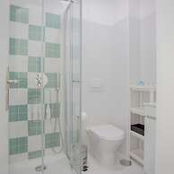 Liiiving in Porto Bright Light Studio