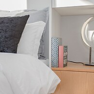 Liiiving in Porto Bright Light Studio