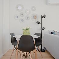 Liiiving in Porto Bright Light Studio