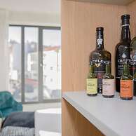 Liiiving in Porto Bright Light Studio