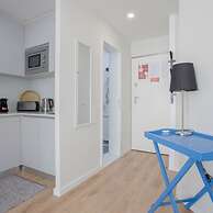 Liiiving in Porto Bright Light Studio