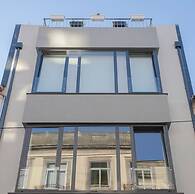 Liiiving in Porto Bright Light Studio