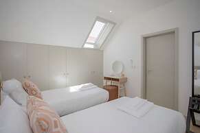Liiiving in Porto Luxury Beachfront Apartment V