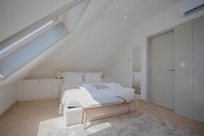 Liiiving in Porto Luxury Beachfront Apartment V