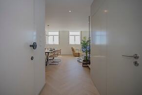 Liiiving in Porto Luxury Beachfront Apartment V