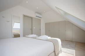 Liiiving in Porto Luxury Beachfront Apartment V