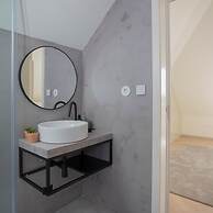 Liiiving in Porto Luxury Beachfront Apartment V