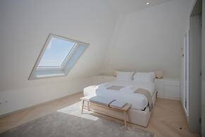 Liiiving in Porto Luxury Beachfront Apartment V