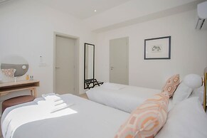 Liiiving in Porto Luxury Beachfront Apartment V