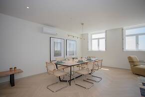 Liiiving in Porto Luxury Beachfront Apartment V
