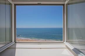 Liiiving in Porto Luxury Beachfront Apartment V