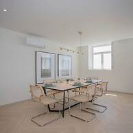 Liiiving in Porto Luxury Beachfront Apartment V